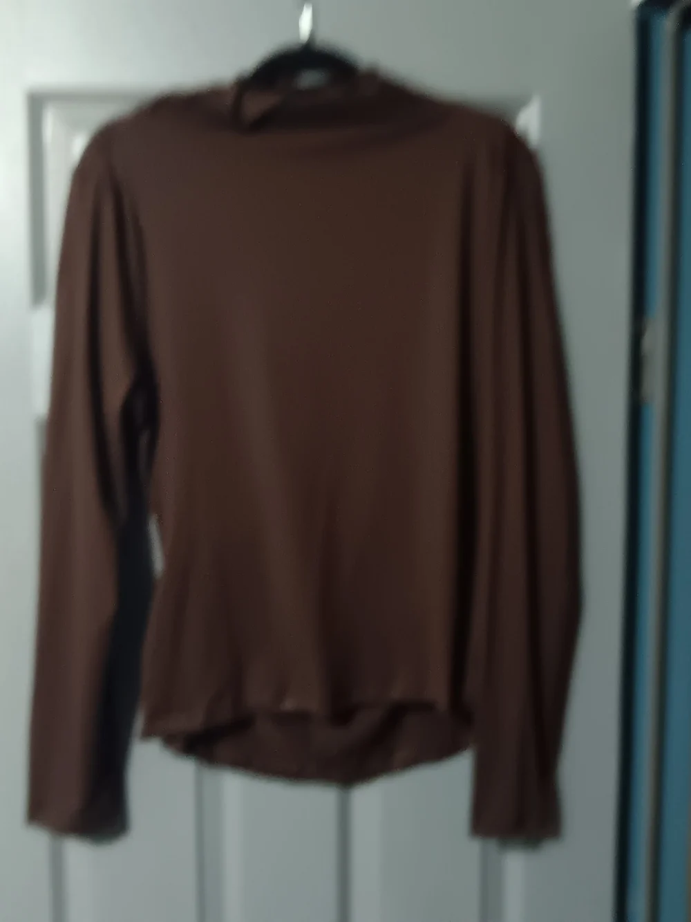 Women's Brown Long-Sleeve Draped Back Top - Picture 3 of 4
